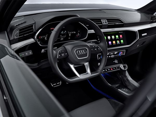 Le SUV coupé Audi Q3 Sportback se singularise par une ligne de toit plongeante