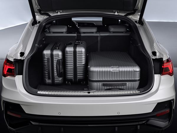 Le SUV coupé Audi Q3 Sportback se singularise par une ligne de toit plongeante