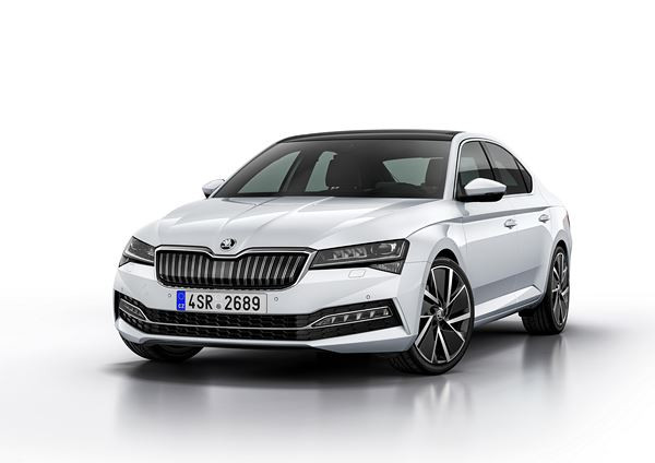 La Skoda Superb iV hybride rechargeable affiche une autonomie électrique de 56 km