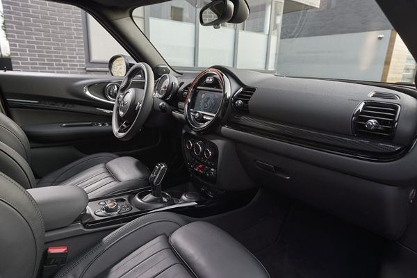 Le Mini Clubman restylé affiche un style unique dans le segment des compactes