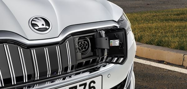 La Skoda Superb Combi iV rechargeable affiche une autonomie électrique de 56 km