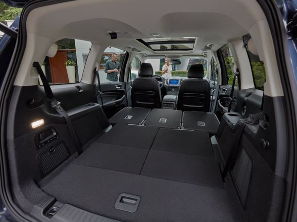 Le Ford Galaxy affiche un nouveau design avant