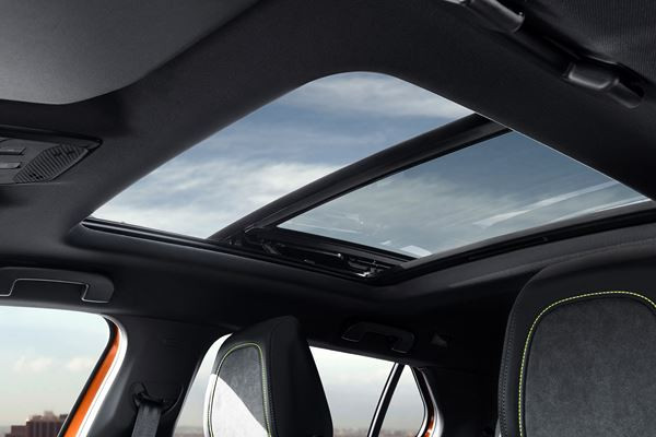 Le SUV Peugeot 2008 arbore un style puissant distinctif