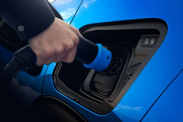 Le SUV électrique Peugeot e-2008 assure une autonomie de 310 km WLTP