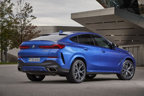 La troisième génération du SAC BMW X6 adopte des proportions athlétiques