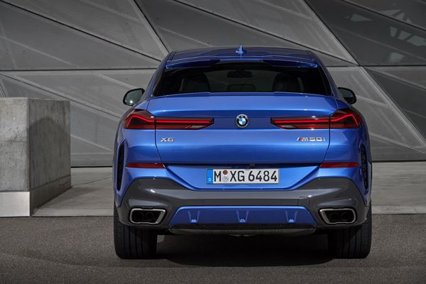 La troisième génération du SAC BMW X6 adopte des proportions athlétiques