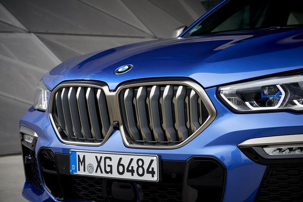 La troisième génération du SAC BMW X6 adopte des proportions athlétiques