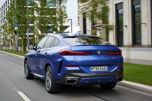 La troisième génération du SAC BMW X6 adopte des proportions athlétiques