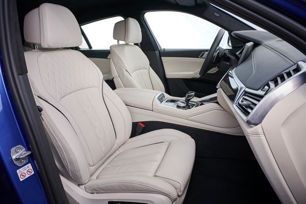 La troisième génération du SAC BMW X6 adopte des proportions athlétiques