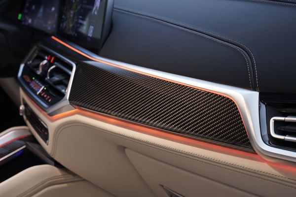 La troisième génération du SAC BMW X6 adopte des proportions athlétiques