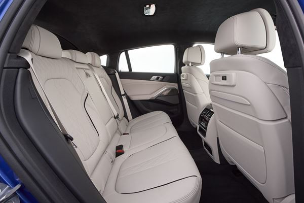 La troisième génération du SAC BMW X6 adopte des proportions athlétiques