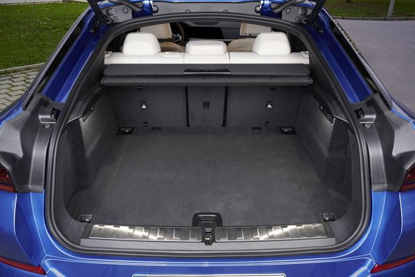 La troisième génération du SAC BMW X6 adopte des proportions athlétiques