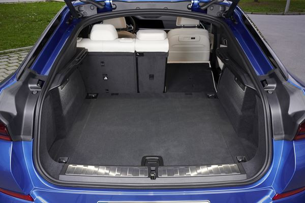 La troisième génération du SAC BMW X6 adopte des proportions athlétiques
