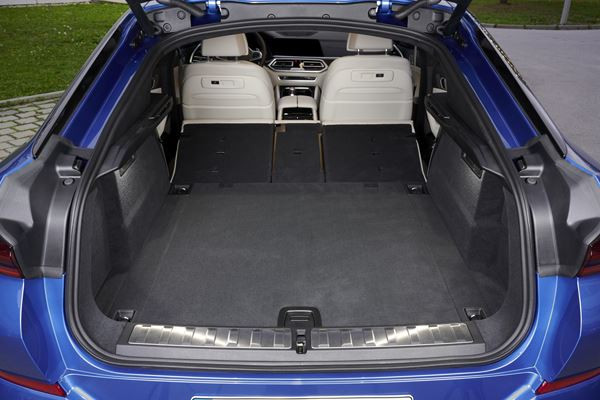 La troisième génération du SAC BMW X6 adopte des proportions athlétiques