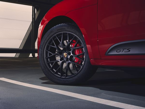 Le SUV Porsche Macan GTS au châssis surbaissé débite 380 ch