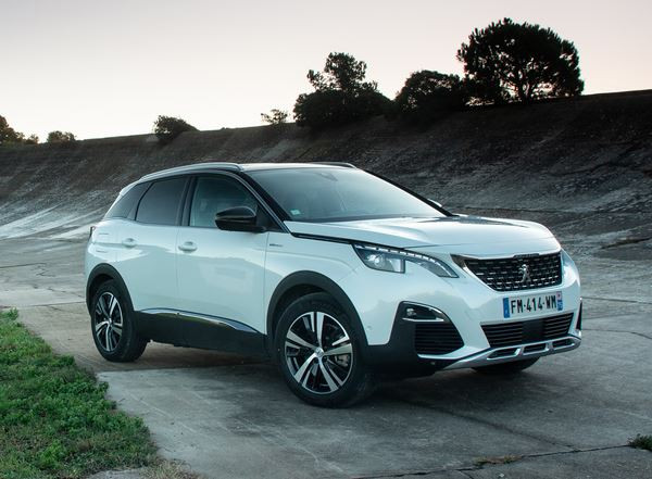 Le SUV Peugeot 3008 se décline dans deux versions hybride rechargeable