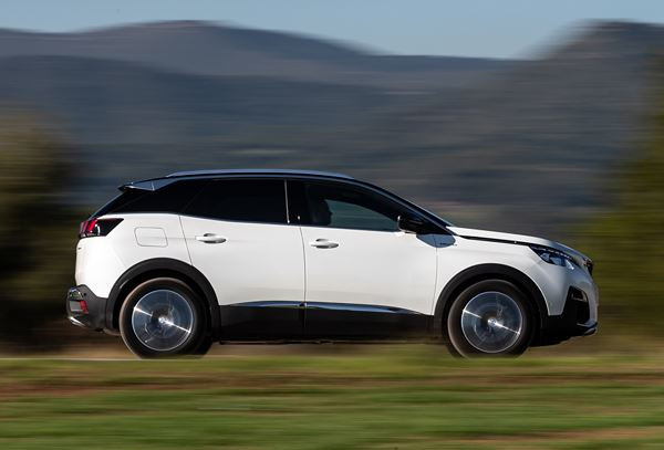 Le SUV Peugeot 3008 se décline dans deux versions hybride rechargeable