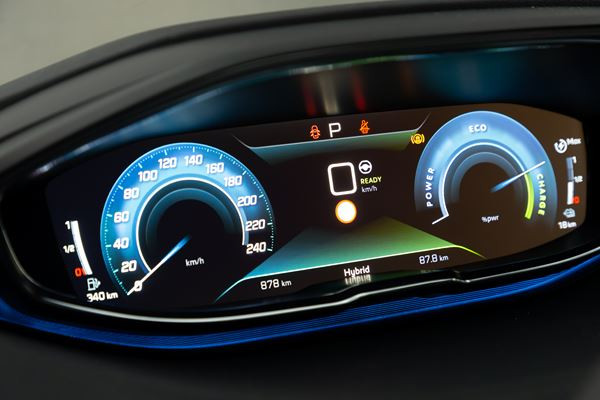 Le SUV Peugeot 3008 se décline dans deux versions hybride rechargeable