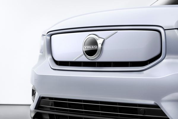Le SUV compact électrique premium Volvo XC40 Recharge en approche