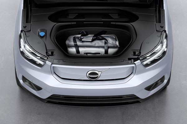 Le SUV compact électrique premium Volvo XC40 Recharge en approche