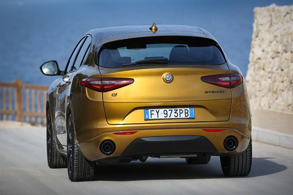 Le SUV sportif Alfa Romeo Stelvio s'offre un enrichissement technologique