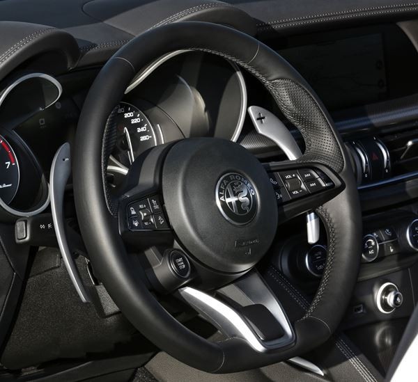 Le SUV sportif Alfa Romeo Stelvio s'offre un enrichissement technologique