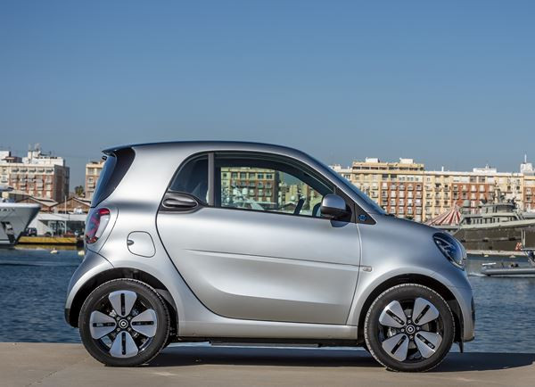La smart EQ fortwo s'offre un design légèrement remanié sur le plan visuel