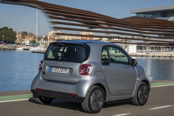 La smart EQ fortwo s'offre un design légèrement remanié sur le plan visuel