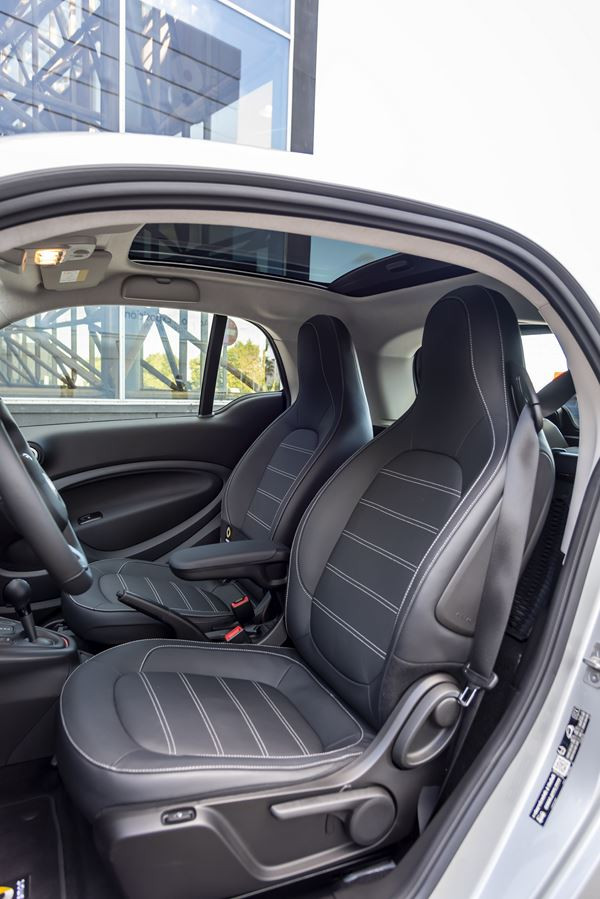La smart EQ fortwo s'offre un design légèrement remanié sur le plan visuel