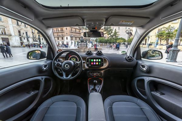 La smart EQ fortwo s'offre un design légèrement remanié sur le plan visuel