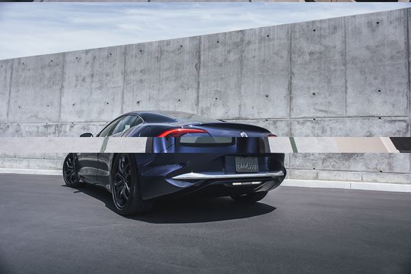 La Karma Revero électrique est propulsée par deux moteurs électriques
