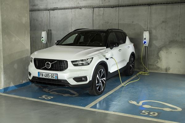 Le Volvo XC40 hybride rechargeable T5 Recharge parcourt jusqu'à 50 km en électrique
