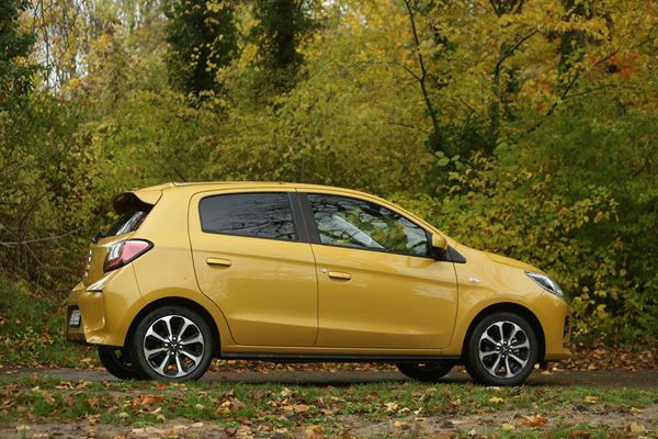 La citadine Mitsubishi Space Star restylée bénéficie d'une ligne modernisée