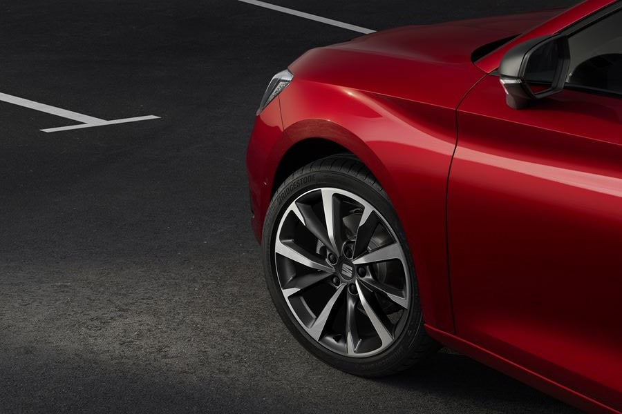La Seat Leon adopte sur une face avant déterminée avec un aspect tridimensionnel
