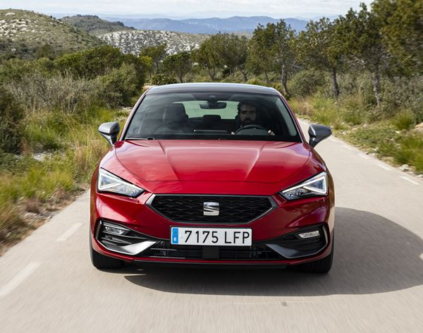 La Seat Leon adopte sur une face avant déterminée avec un aspect tridimensionnel