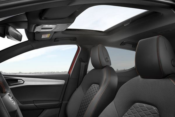 La Seat Leon adopte sur une face avant déterminée avec un aspect tridimensionnel