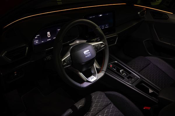 La Seat Leon adopte sur une face avant déterminée avec un aspect tridimensionnel