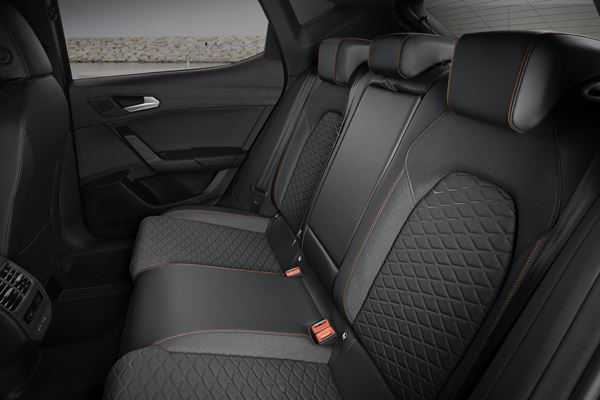 La Seat Leon adopte sur une face avant déterminée avec un aspect tridimensionnel