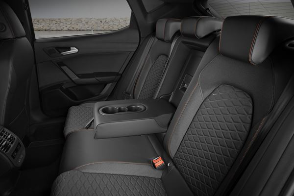La Seat Leon adopte sur une face avant déterminée avec un aspect tridimensionnel