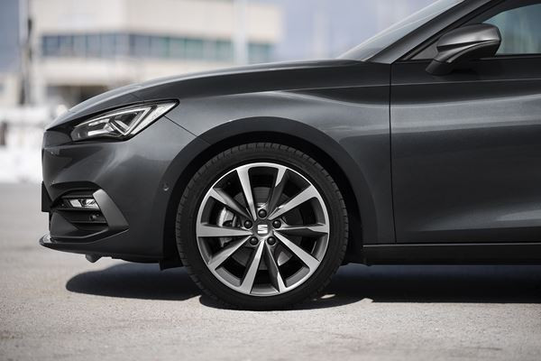 Le break compact Seat Leon Sportstourer adopte une silhouette déterminée
