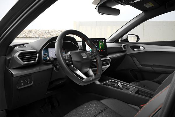 Le break compact Seat Leon Sportstourer adopte une silhouette déterminée