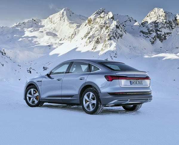 Le grand SUV coupé électrique Audi e-tron Sportback affiche un caractère sportif