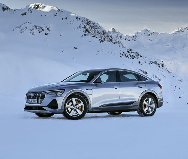Le grand SUV coupé électrique Audi e-tron Sportback affiche un caractère sportif