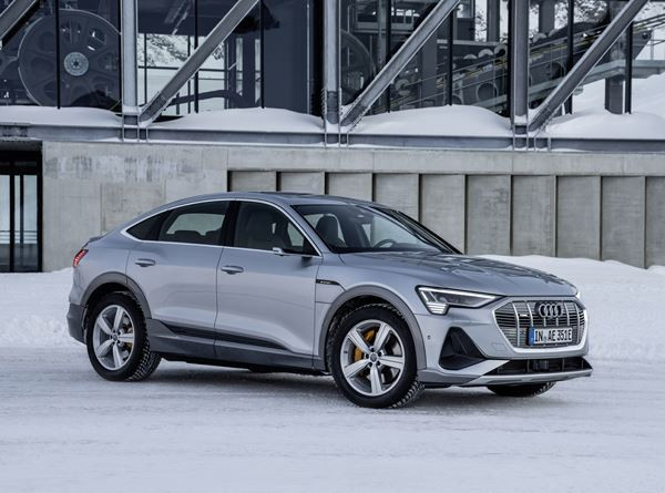 Le grand SUV coupé électrique Audi e-tron Sportback affiche un caractère sportif