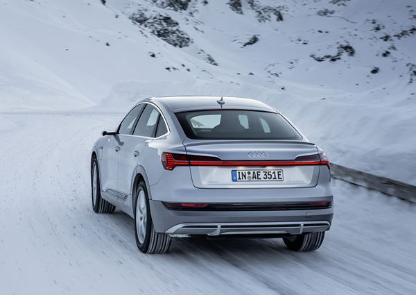Le grand SUV coupé électrique Audi e-tron Sportback affiche un caractère sportif