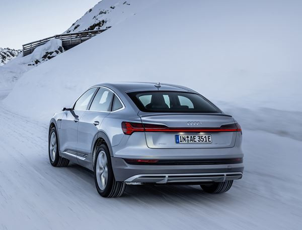 Le grand SUV coupé électrique Audi e-tron Sportback affiche un caractère sportif