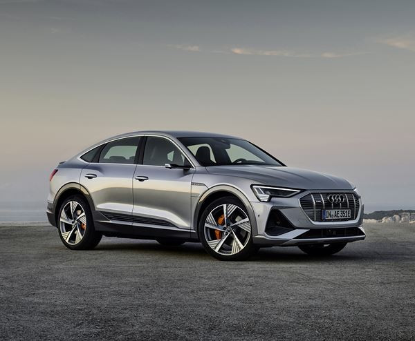Le grand SUV coupé électrique Audi e-tron Sportback affiche un caractère sportif