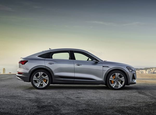 Le grand SUV coupé électrique Audi e-tron Sportback affiche un caractère sportif