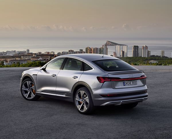 Le grand SUV coupé électrique Audi e-tron Sportback affiche un caractère sportif