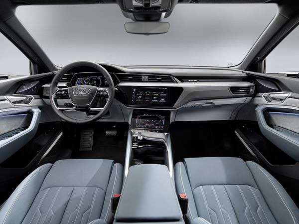Le grand SUV coupé électrique Audi e-tron Sportback affiche un caractère sportif